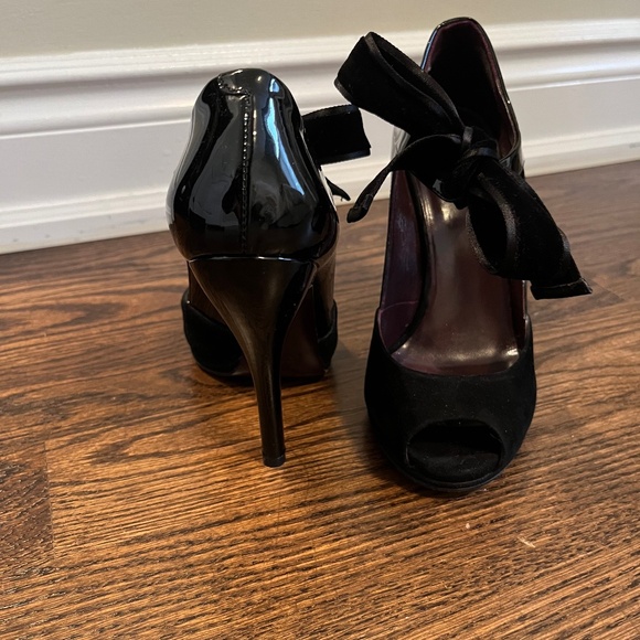 Vintage Gucci Heels - Picture 1 of 6